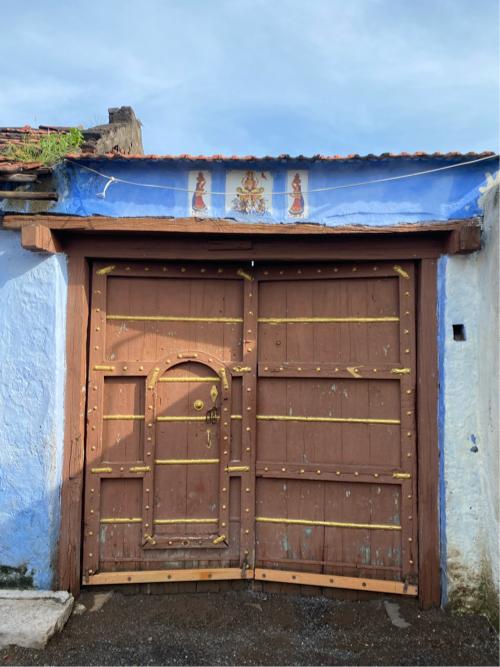 પ્યોર સાગ ની ડેલી વેચવાની છે 7 પહોળાઇ 7 લંબાઈ