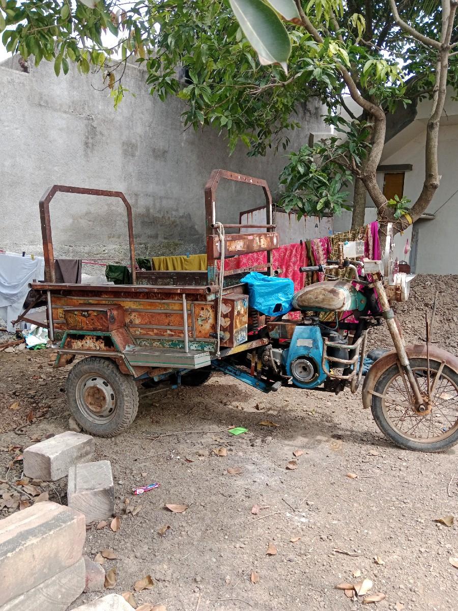 રીક્ષા વેચવાની છે