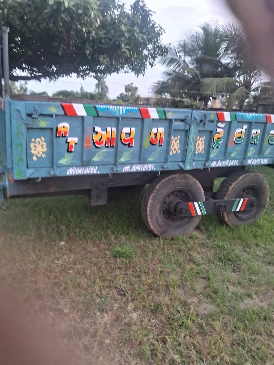 ટેયીલર ફોરવીલ  વેચવાની છે