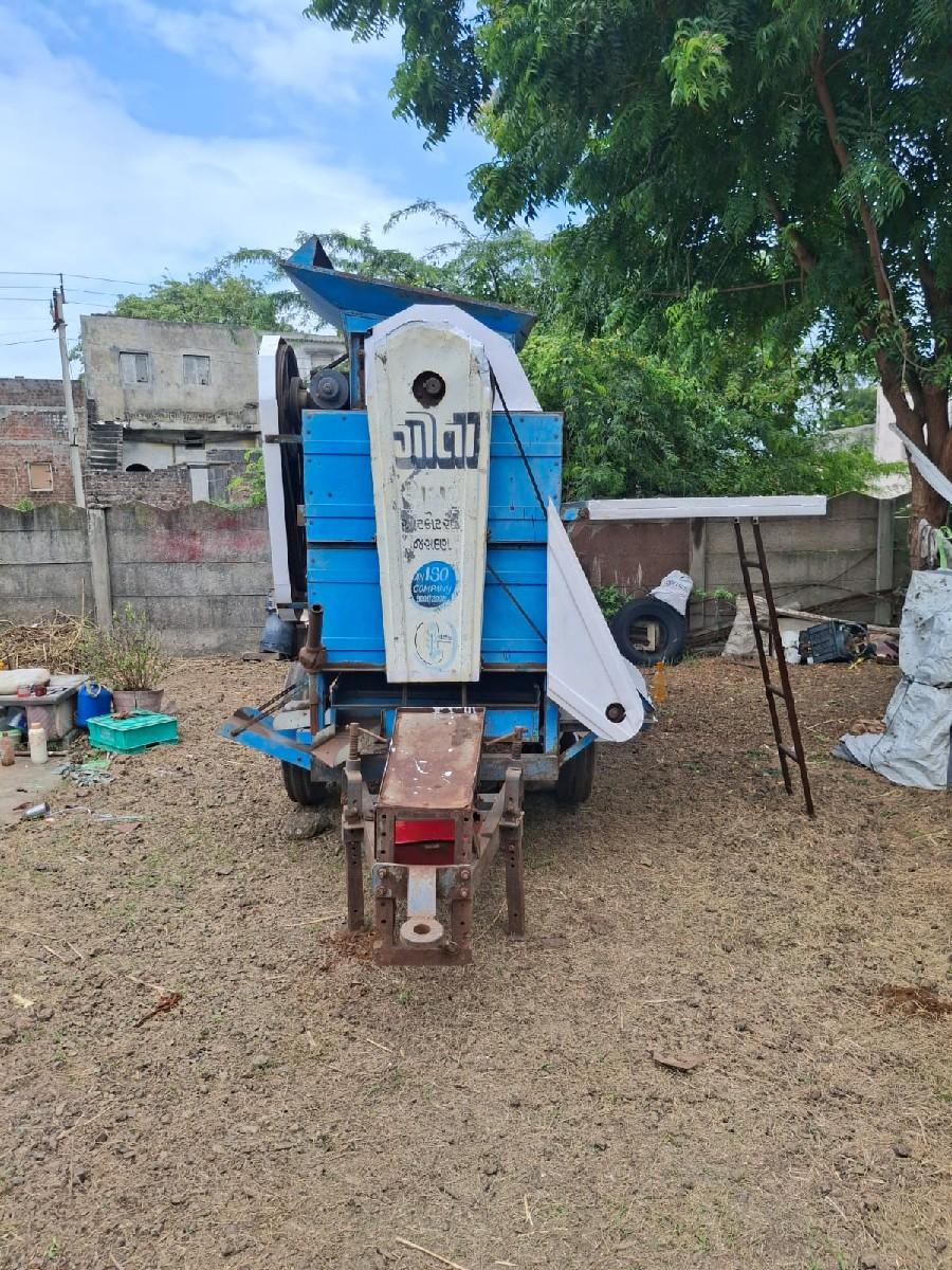 ગીતા કંપની નું થ્રેશર વેચવાનુ છે.