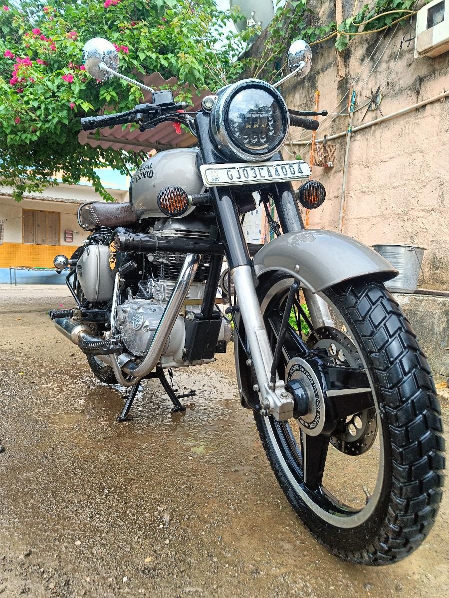 Royal Enfield 
classic 350 bs4