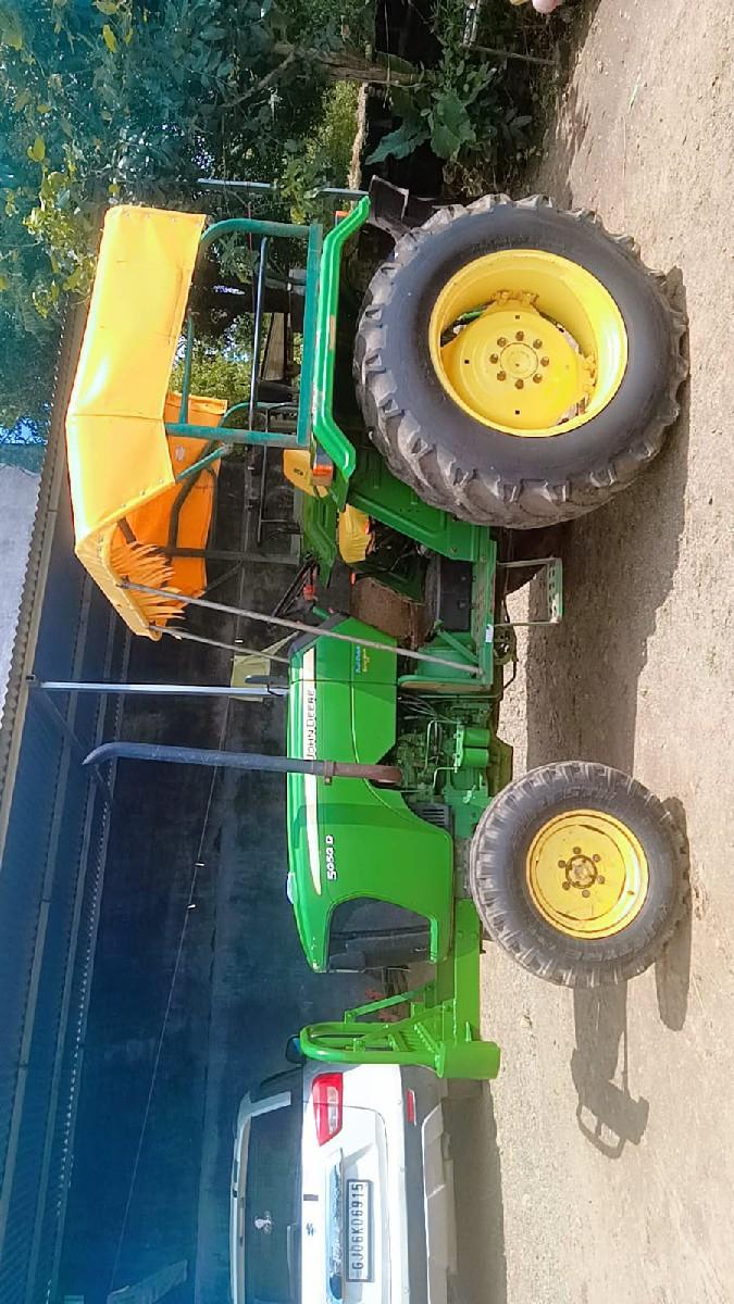 John Deere 5050 D