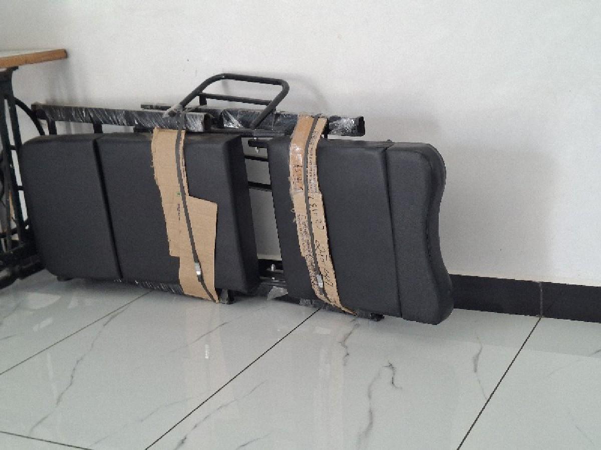 પાર્લર ની ખુરશી નવી વેચવાની છે.