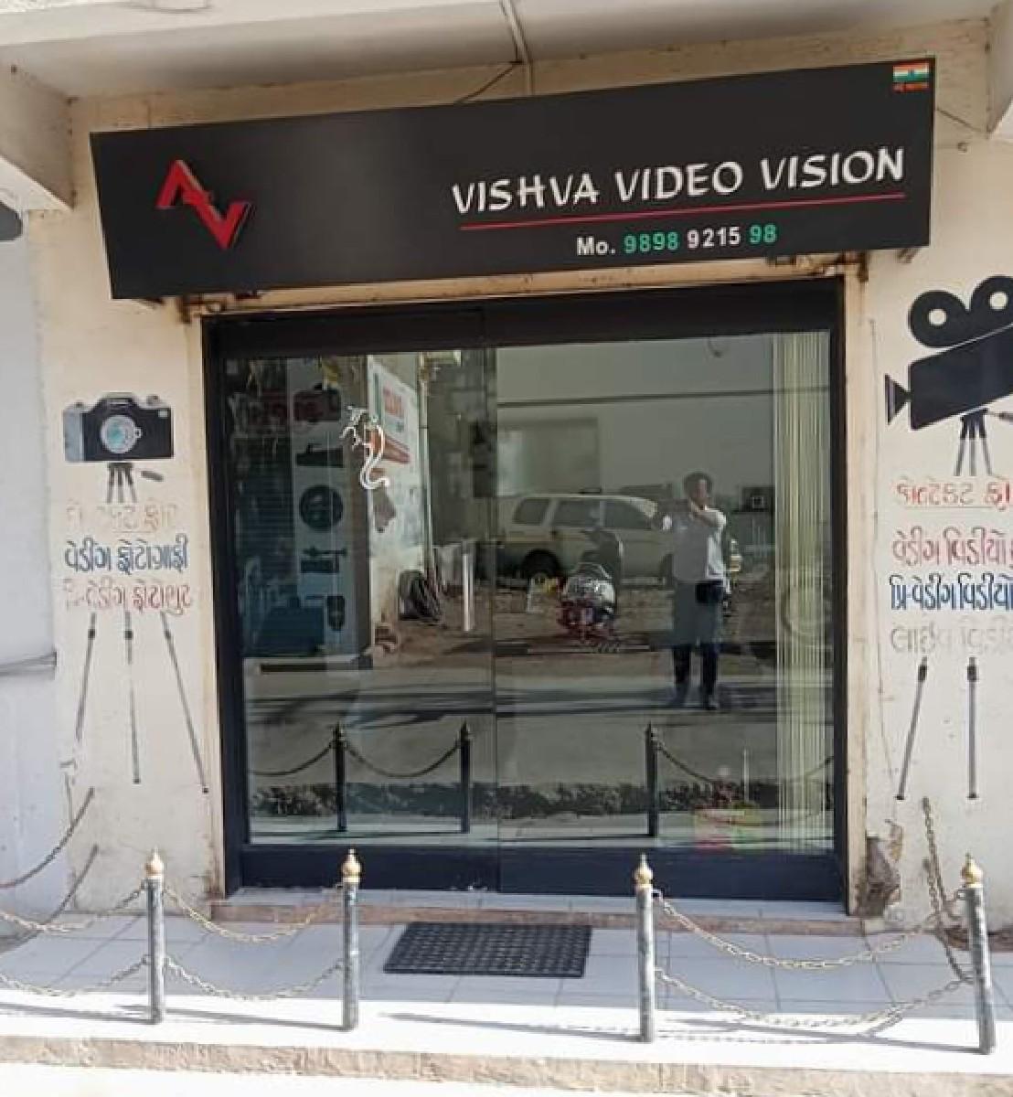 રોડ ટચ દુકાન વહેંચવા ની છે