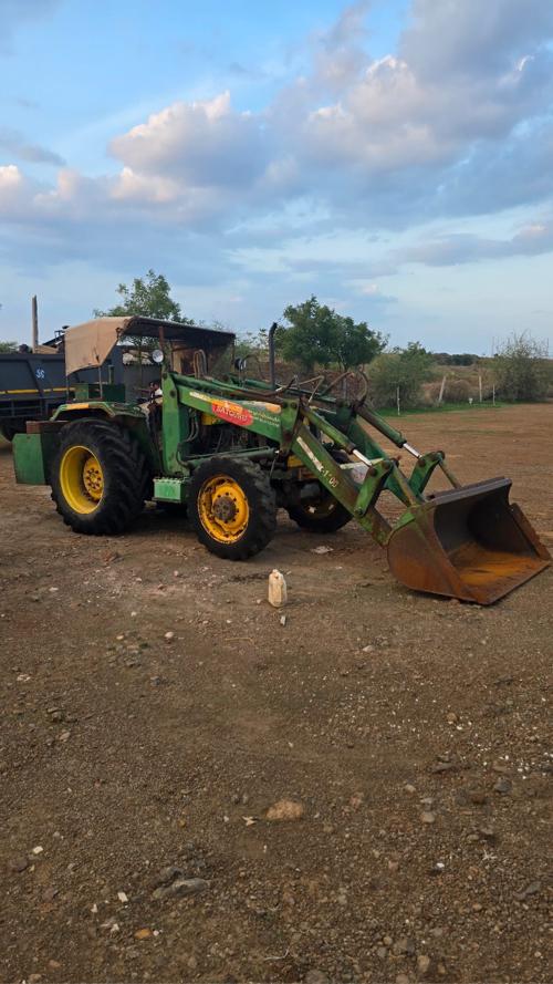 John Deere 5310  4x4
કાળી બોડી