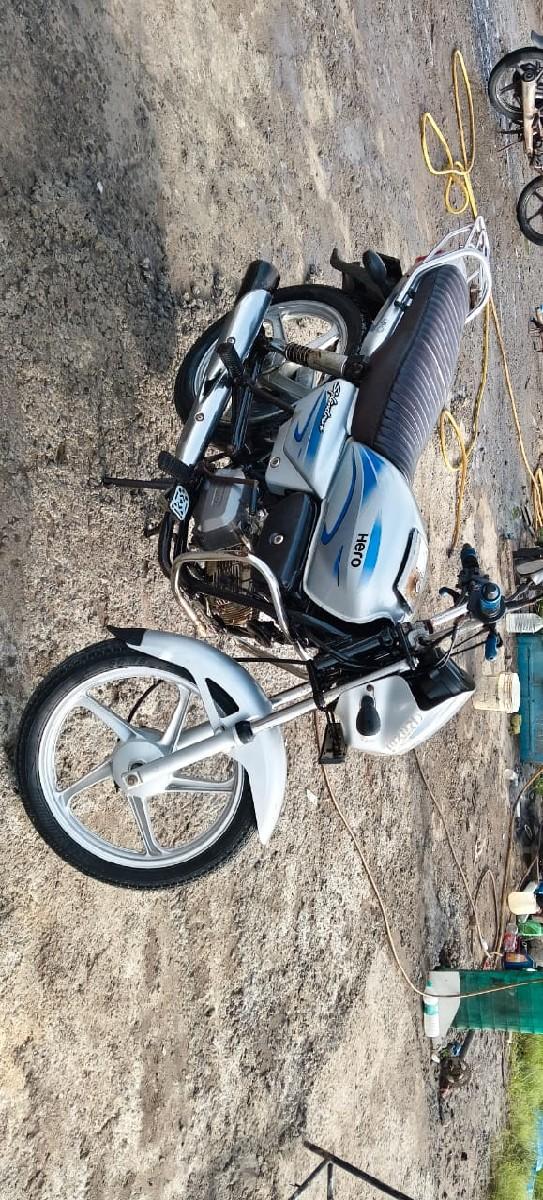 સ્પેલનડર પલસ‌ સીલવર વેચવાની છે