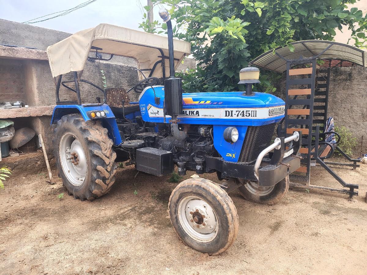 ટ્રેક્ટર વેચવાનું છે