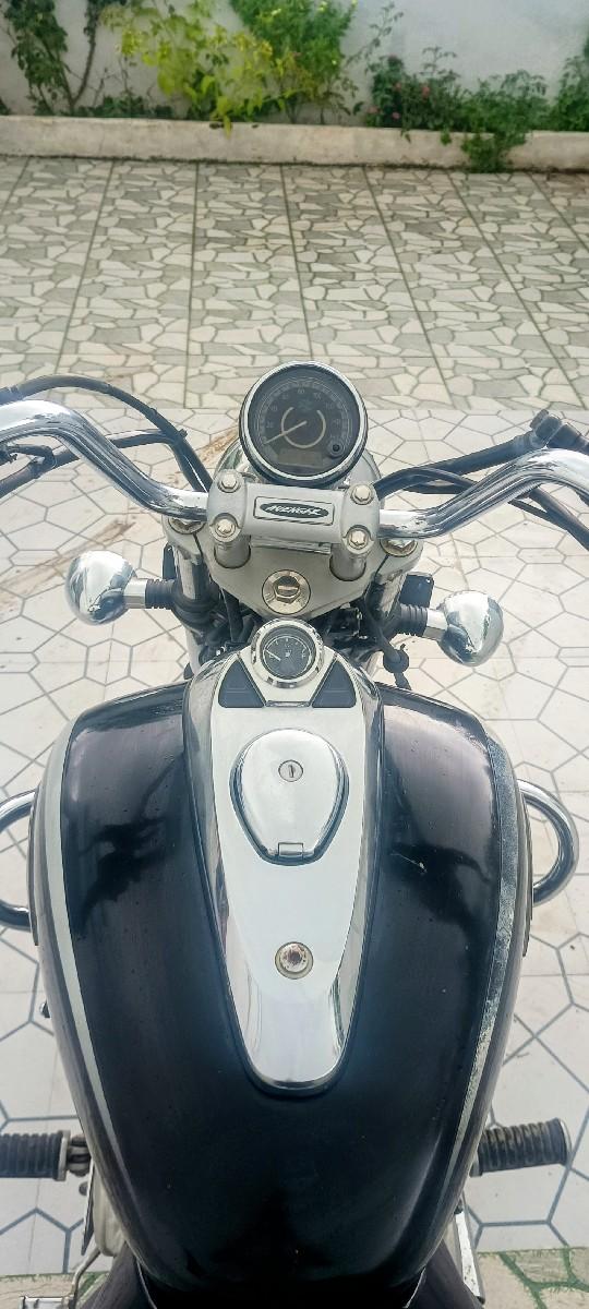 એવેનજર ગાડિ વેચવાની છે.