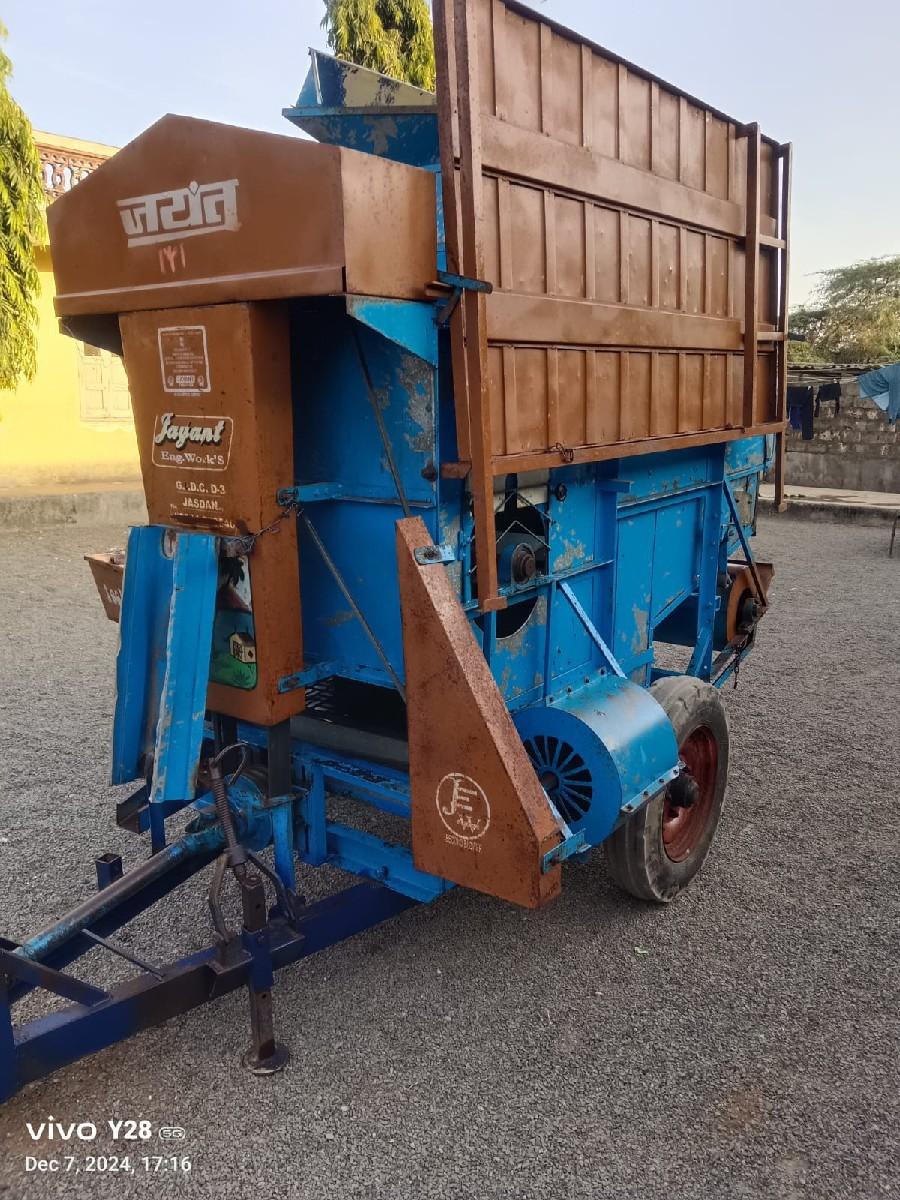 જયંત થ્રેશર વેચવાનું છે