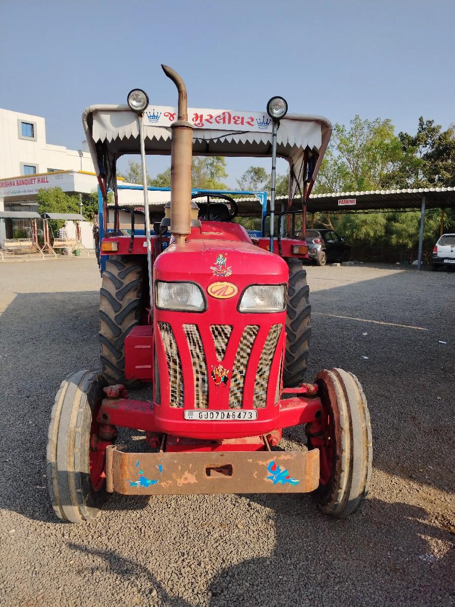 ટ્રેક્ટર અને ટેન્કર પાણી નુ