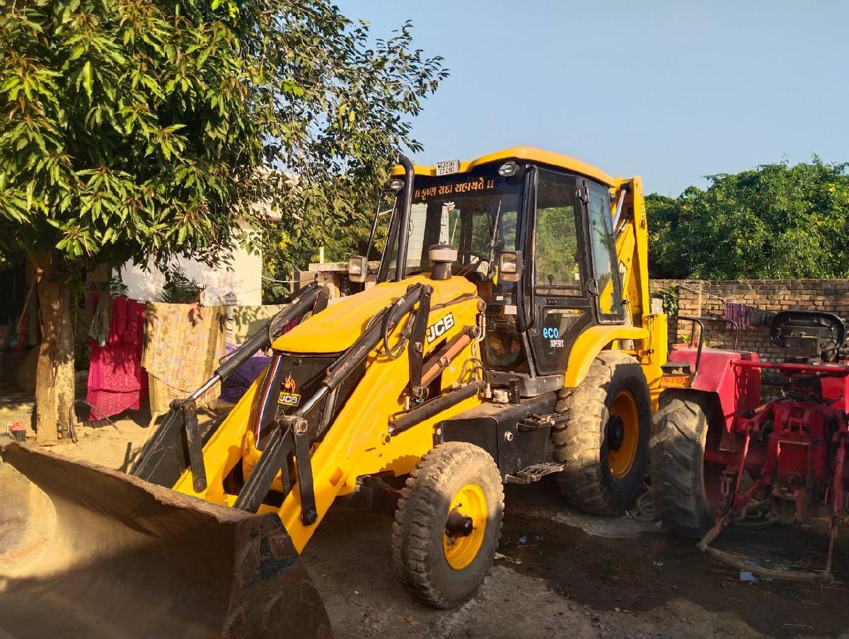 JCB 3Dx 
model, 2021