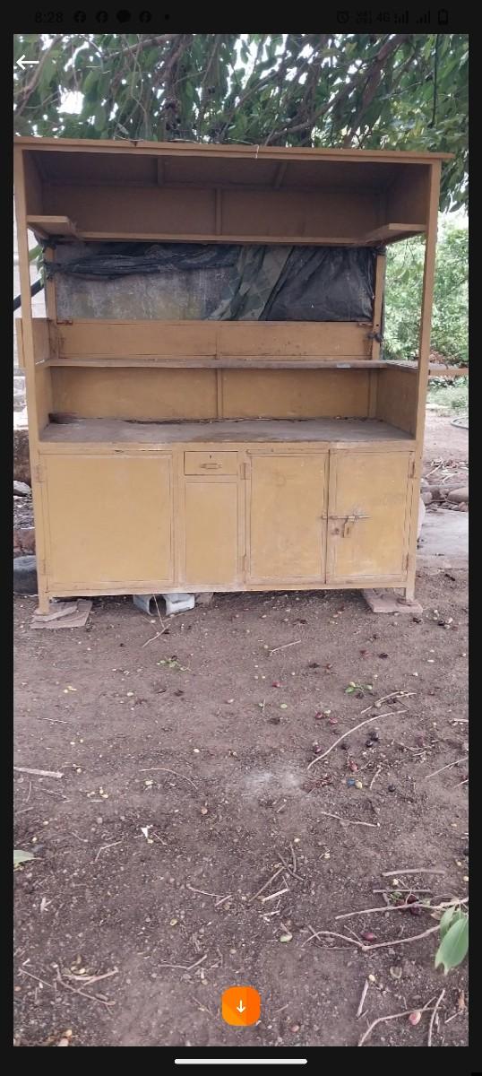 વડાપાઉં નો કારીગર જોય છે