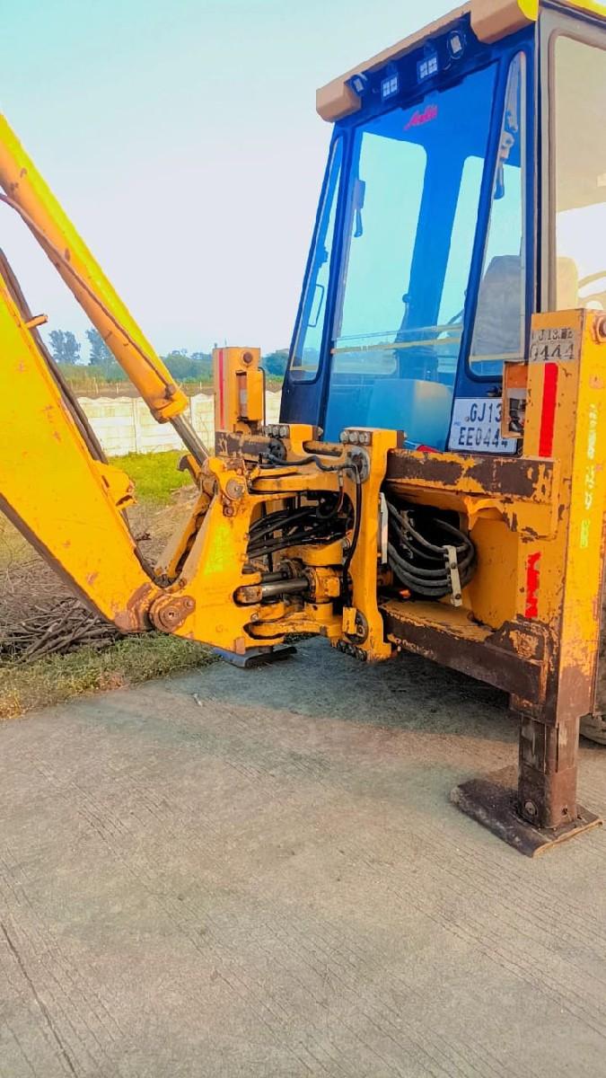 jcb cat 2013 modal 
nabar 0444