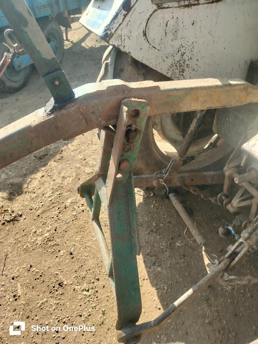 ટ્રેક્ટર નું પાછળનું બકેટ