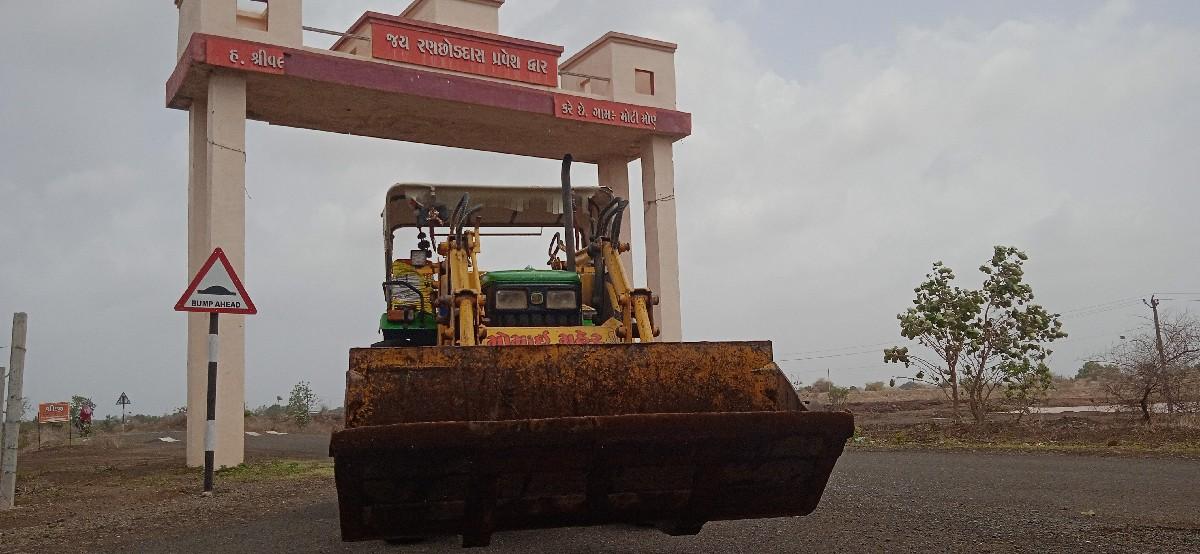 લોડર ૫૦૫૦D