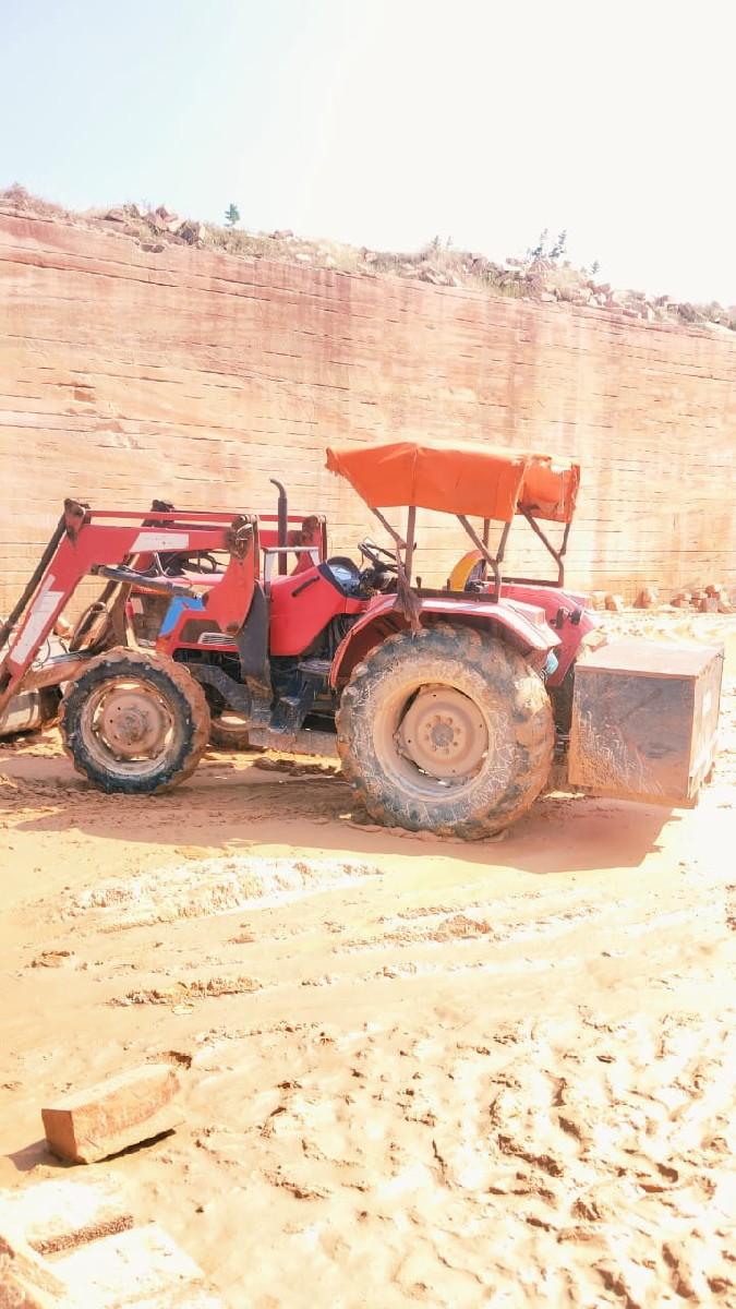 આ લોડર વેચવા નૂ છે