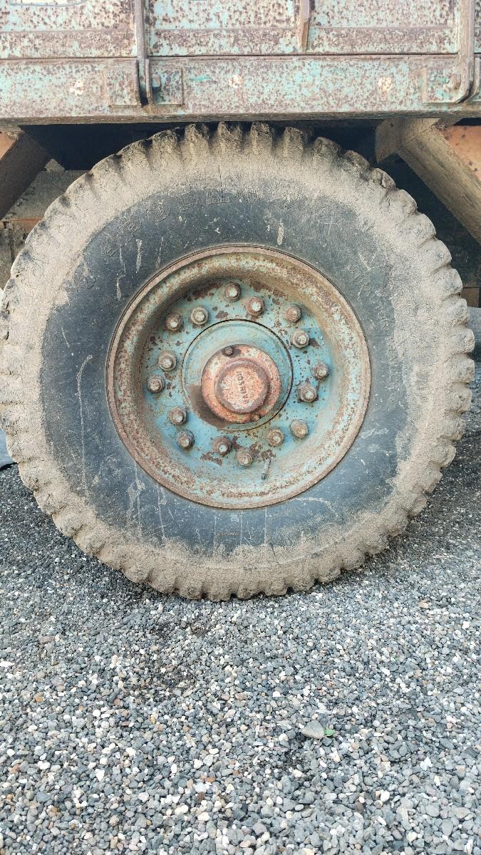 મોટી ટ્રોલી ના ટાયર વેચવાના છે