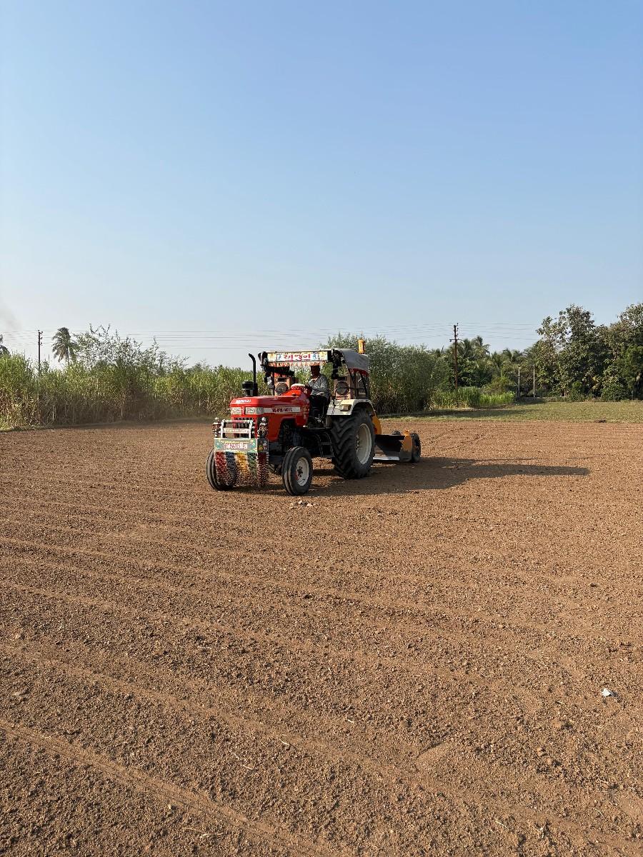 જમીન લેવલ કરવા માટે કોન્ટેક કરો