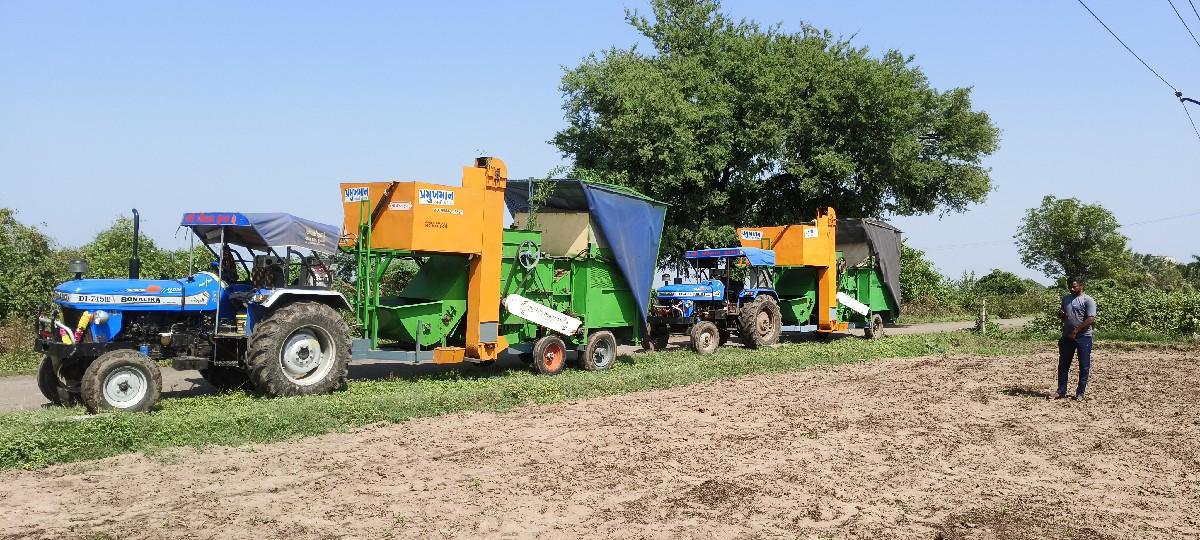 મગફળી કાઢવા માટે મળો