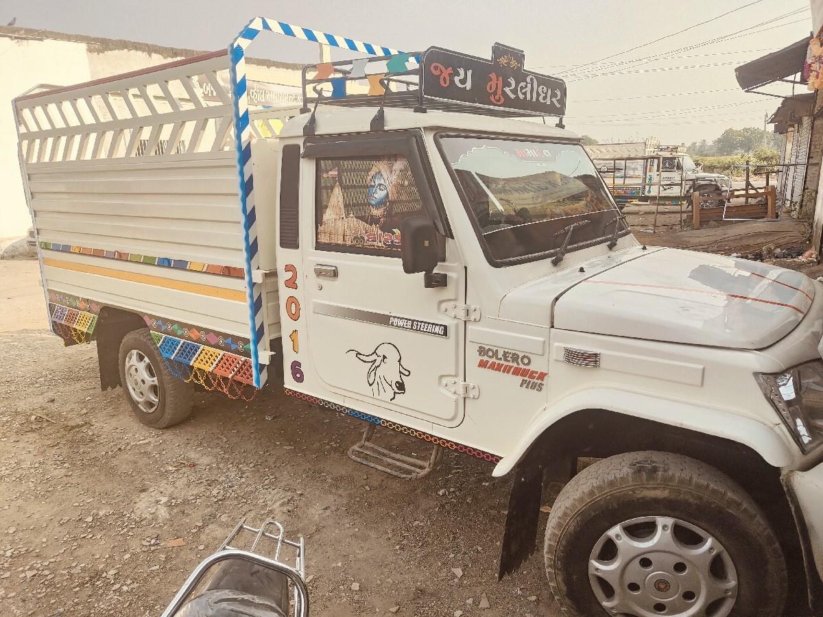 બોલેરો મકસી ટ્રક સાદી ડિઆય