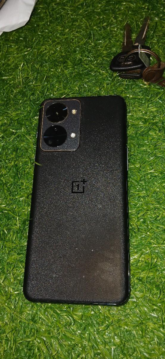 one plus nord 2t 5g
8 128
box