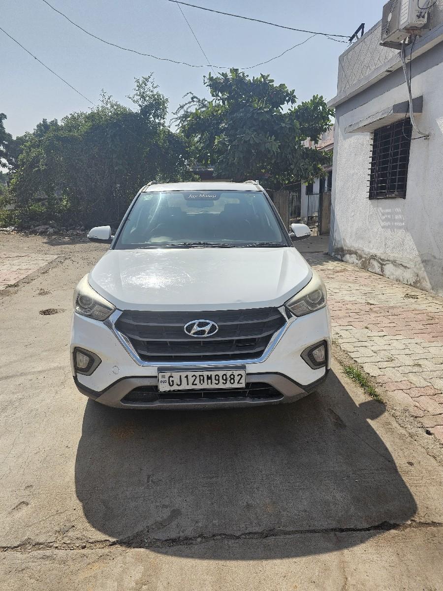 ફોર વ્હીલ-કાર વેચવાની છે