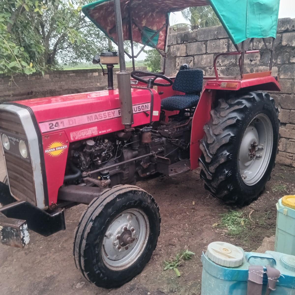 ટ્રેકટર વેચવાનું છે