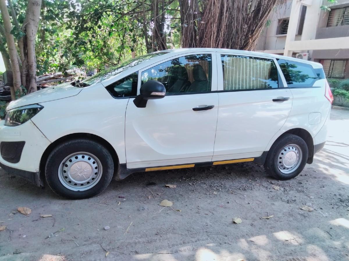 ફોર વ્હીલ-કાર વેચવાની છે