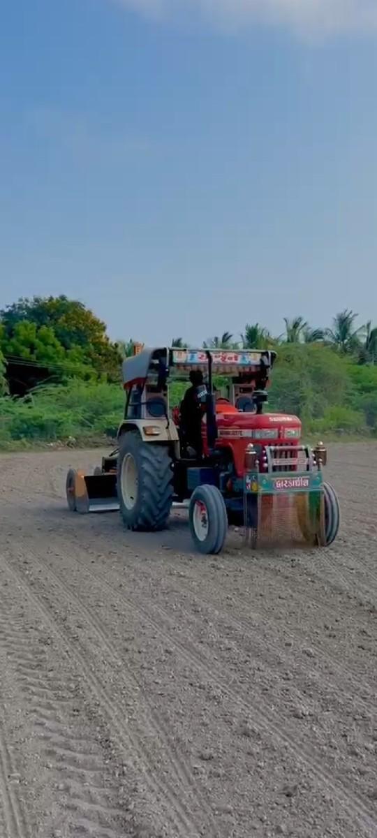 જમીન લેવલ કરવા માટે મળો