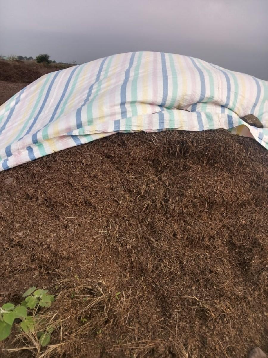 સુકો(કોરો) ભૂકો વેચવાનો છે.