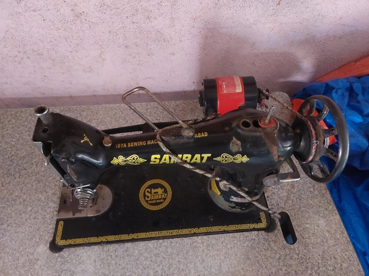 સમ્રાટ સિલાઈ મશીન વેચવાનું છે.