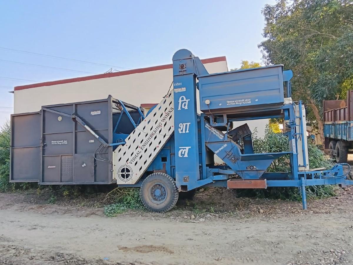 વિશાલ લાઈવ થ્રેસર વેચવાનું છે