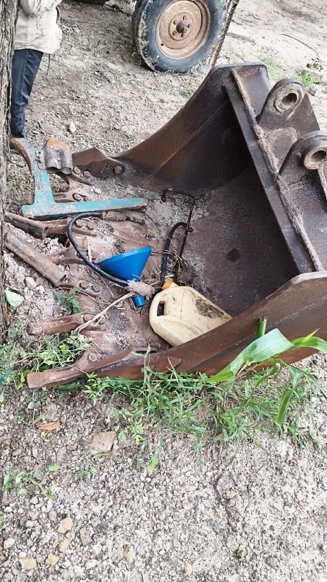 જેસીબી નું બકેટ વેચવાનું છે