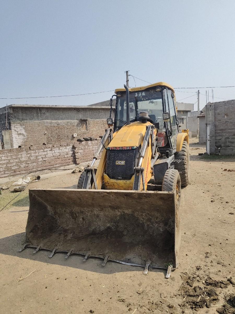 JCB 3DX