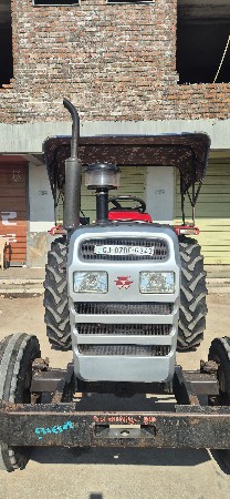 ટ્રેક્ટર વેચવા નું છે