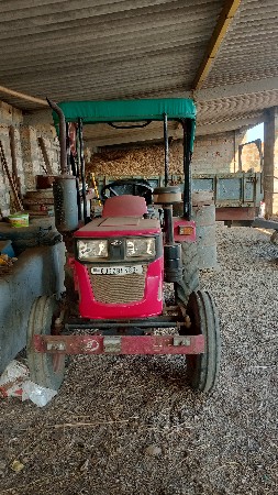 Yuvraj 215 Tractor વેચવાનું છે.