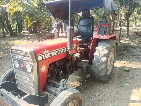 ટ્રેક્ટર વેચવાનું છે 241