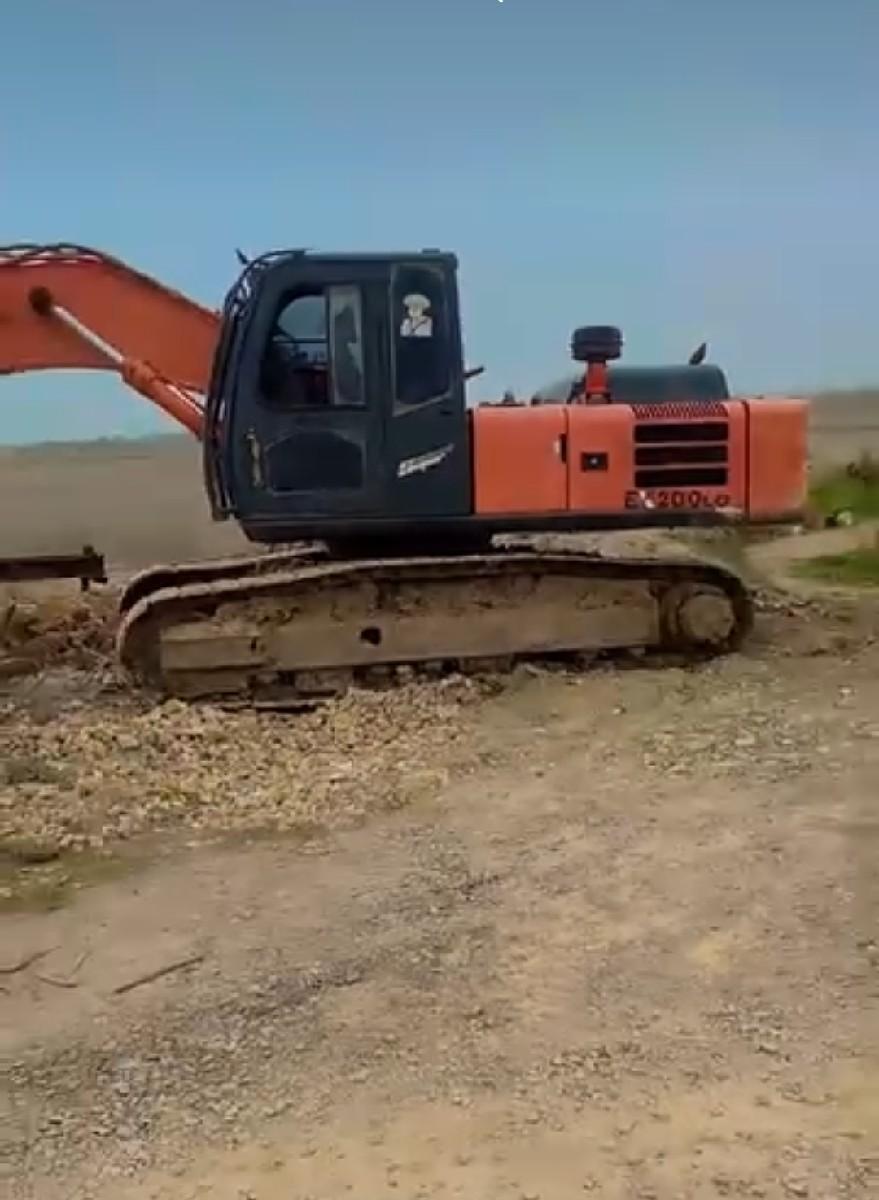 હીટાસી મશીન 200ભાડે આપવાનું છે.