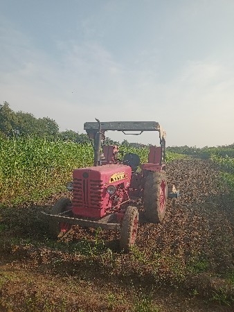 ટ્રેકટર વેચવાનું છે