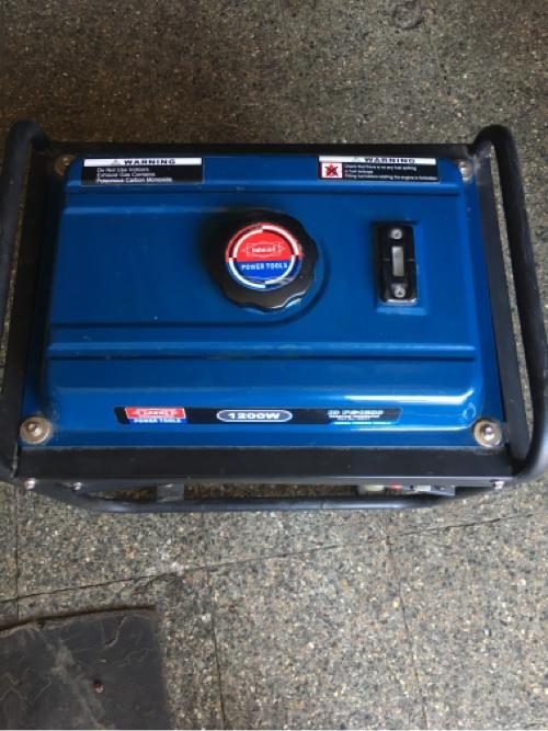 જનરેટર 1200 વોલ્ટ નવ્ છે। હોનડા