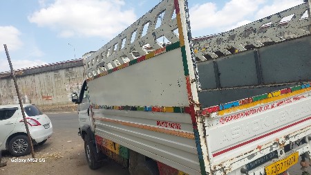 આ ગાડી નું ઠાઠુ વેચવાનું છે