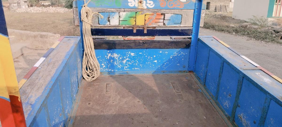 છકડો રિક્ષા વચ્ચવાની છે