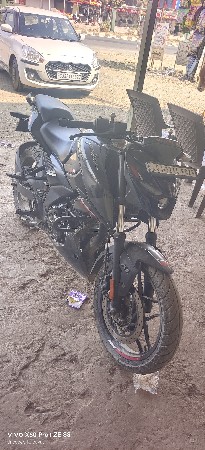 બજાજ pulsar N160 વેચવાની છે