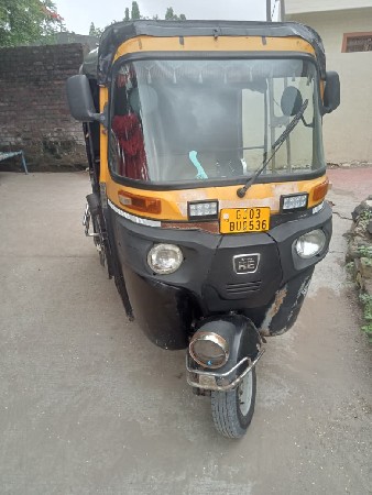 સી એન જી  રીક્ષા