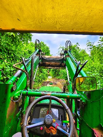 lodeare na tracter na Kam mate