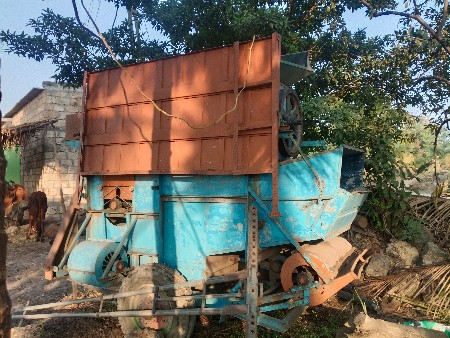 થરેલી બરુલા રોડ ઉપર આવેલ છે