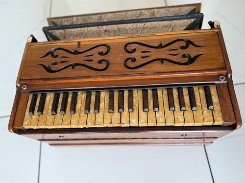 જર્મન જ્યુબલેટ હાર્મોનિયમ