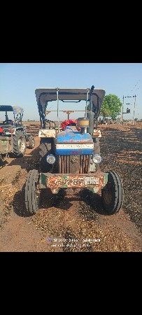 ટ્રેકટર વેચવાનું છે