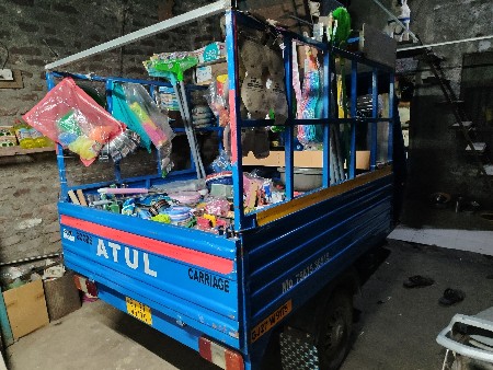 Atul Shakti loading Riksha
