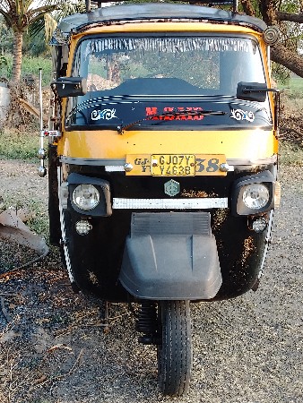 પિયાગો રિક્ષા વેચવાની છે